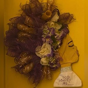 Bold lady wall decor